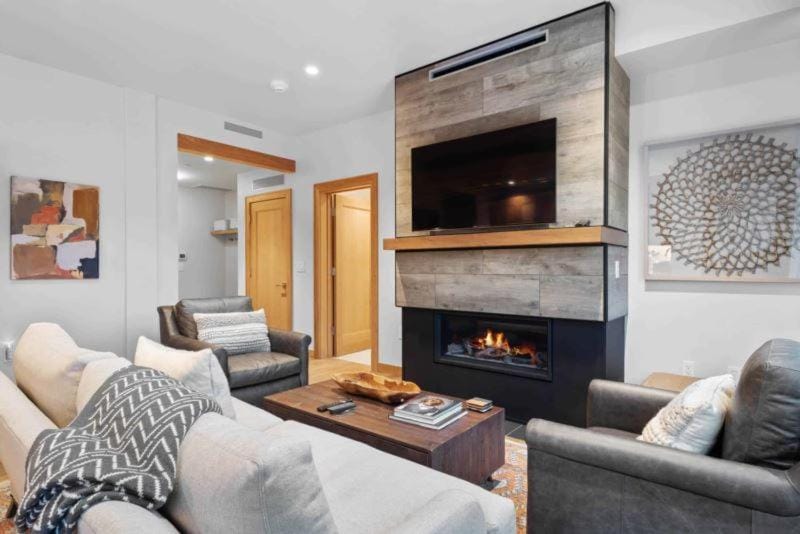 Riverfront Lodge 303 by East West Hospitality Apartment in Avon