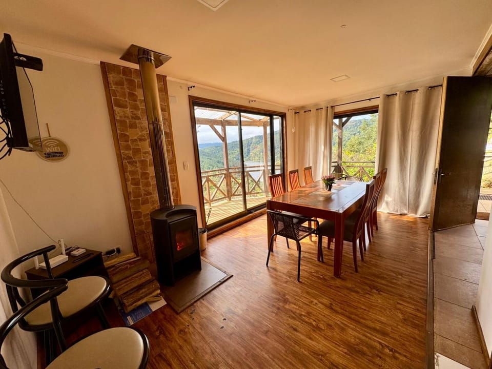 Casa con vista al rio Cutipay House in Los Ríos, Chile