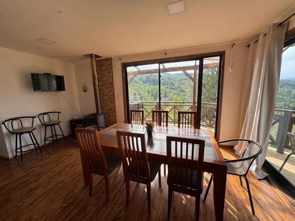 Casa con vista al rio Cutipay House in Los Ríos, Chile