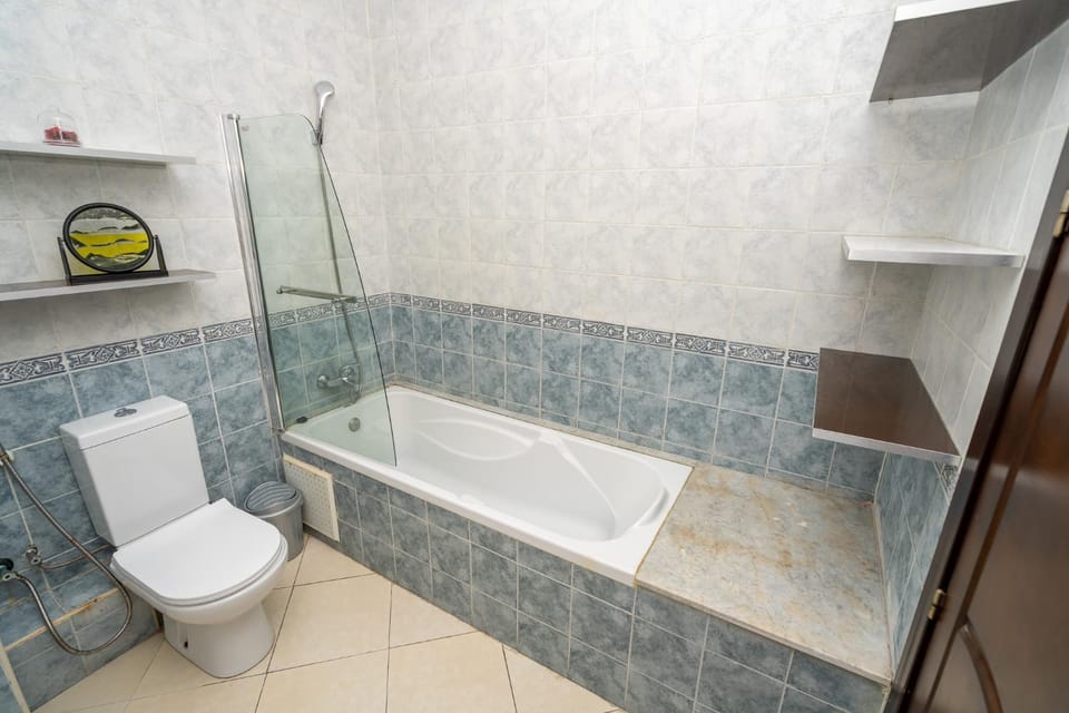 Shower, Toilet, Bath