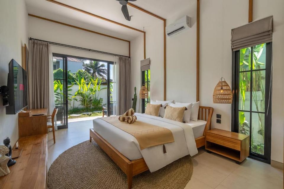 Bed, TV and multimedia, View (from property/room), Bedroom, Garden view, air conditioner
