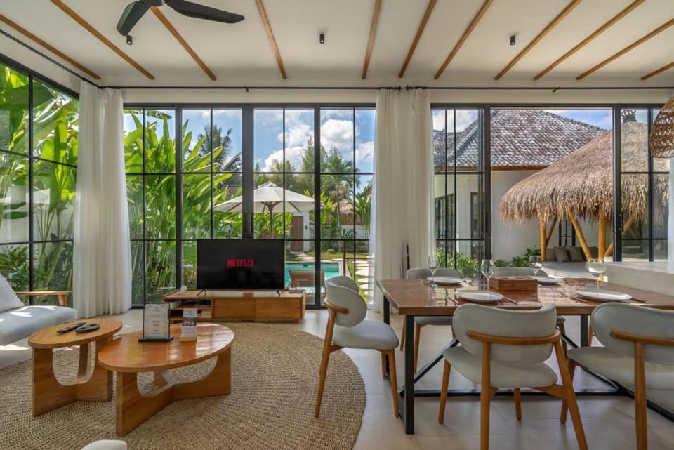 TV and multimedia, View (from property/room), Living room, Dining area
