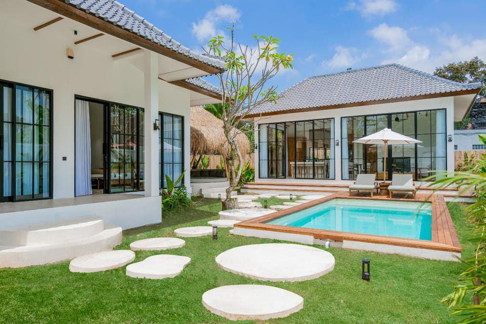 Property building, Garden, Swimming pool