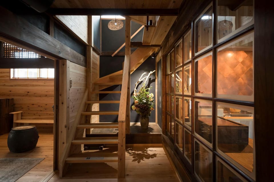 Photo of the whole room, Decorative detail