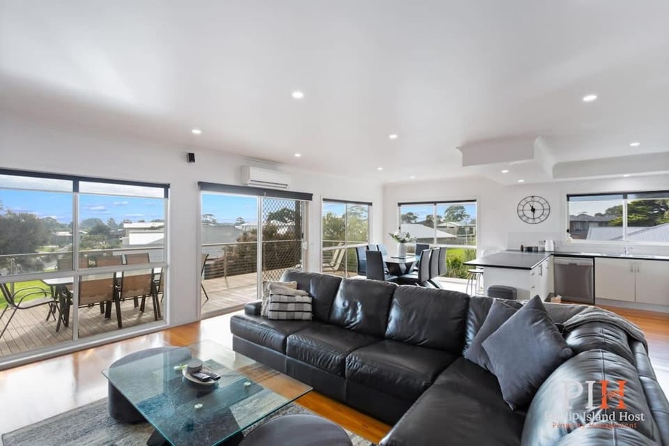 Spacious 4-Bd in Cowes sleeps 8 House in Cowes