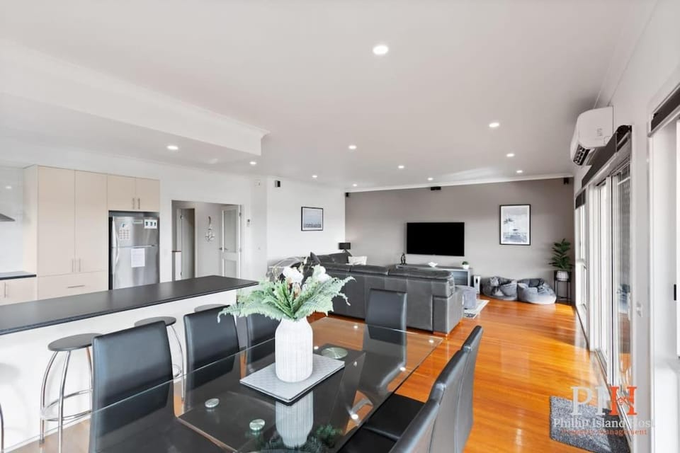 Spacious 4-Bd in Cowes sleeps 8 House in Cowes