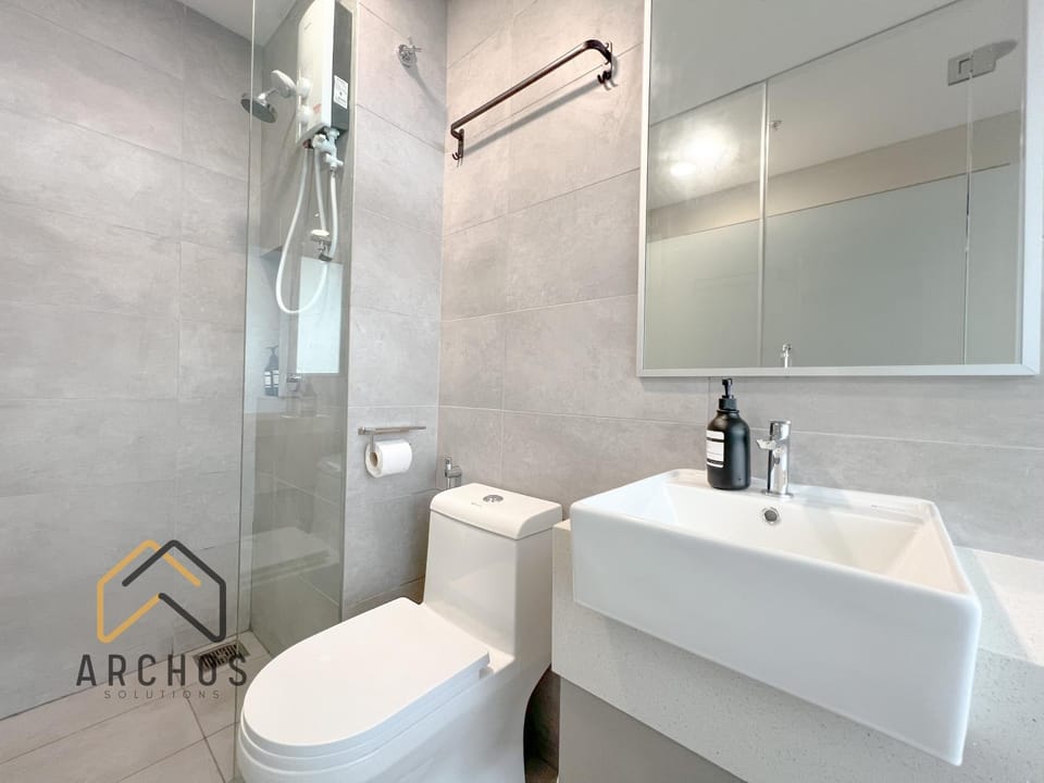 Shower, Toilet