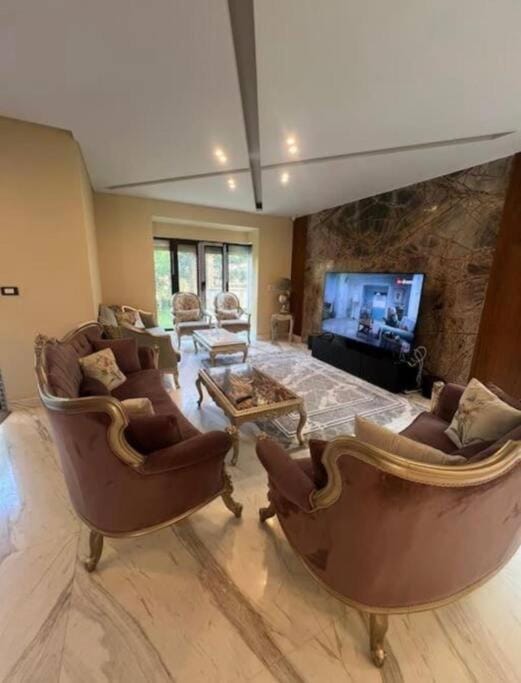 TV and multimedia, Living room, Seating area