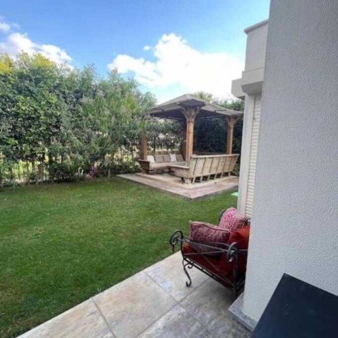 Patio, Spring, Day, Garden, Seating area, Garden view, sunbed