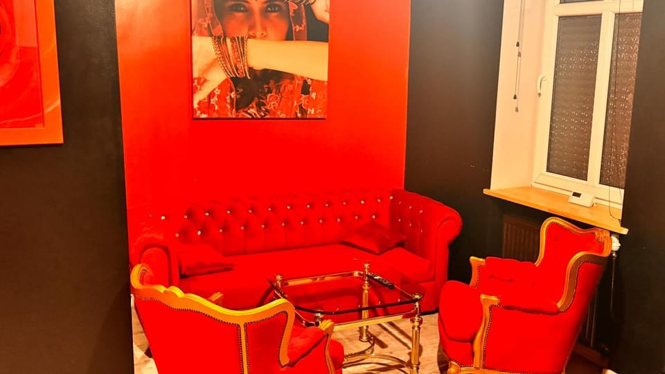 Living room, Seating area