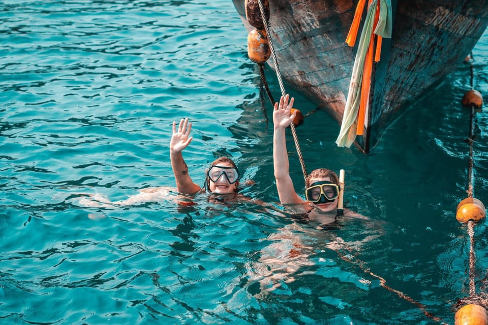 Day, People, Natural landscape, Activities, Snorkeling, group of guests