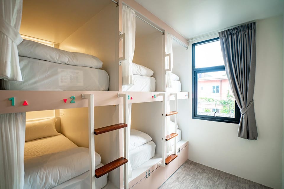 Bed, Photo of the whole room, Bedroom, bunk bed, heating, towels