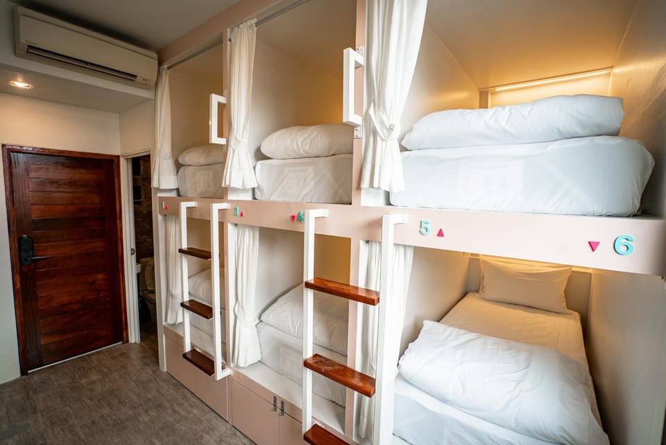 Bed, Photo of the whole room, Bedroom, bunk bed, internet, towels, wardrobe, air conditioner