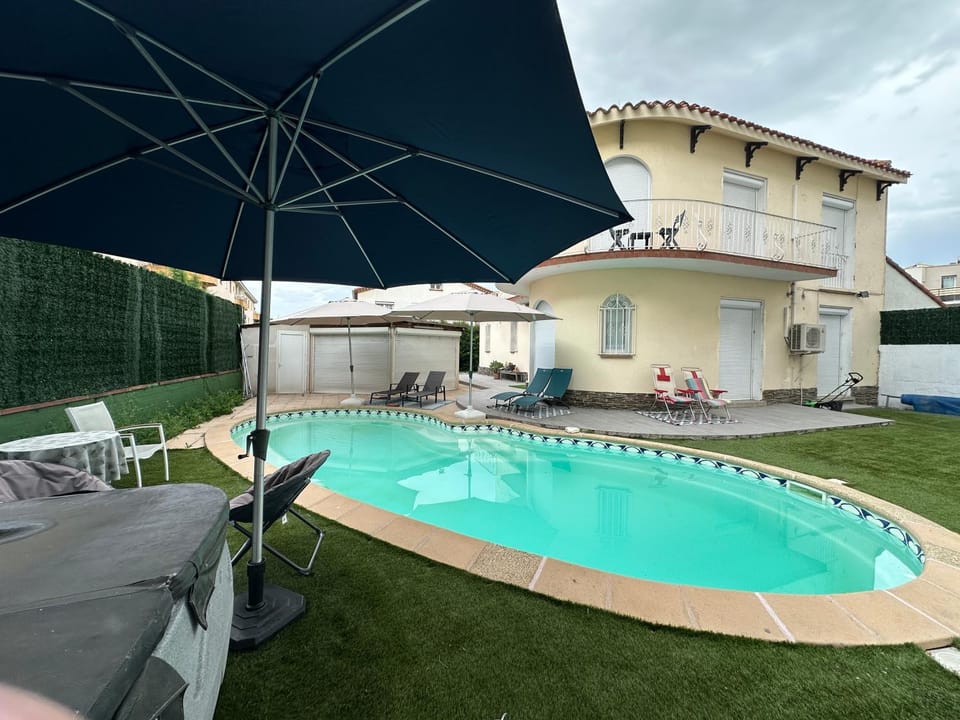 Jolie Villa piscine climatisé 8 pers proche centre-ville Perpignan Villa in Perpignan
