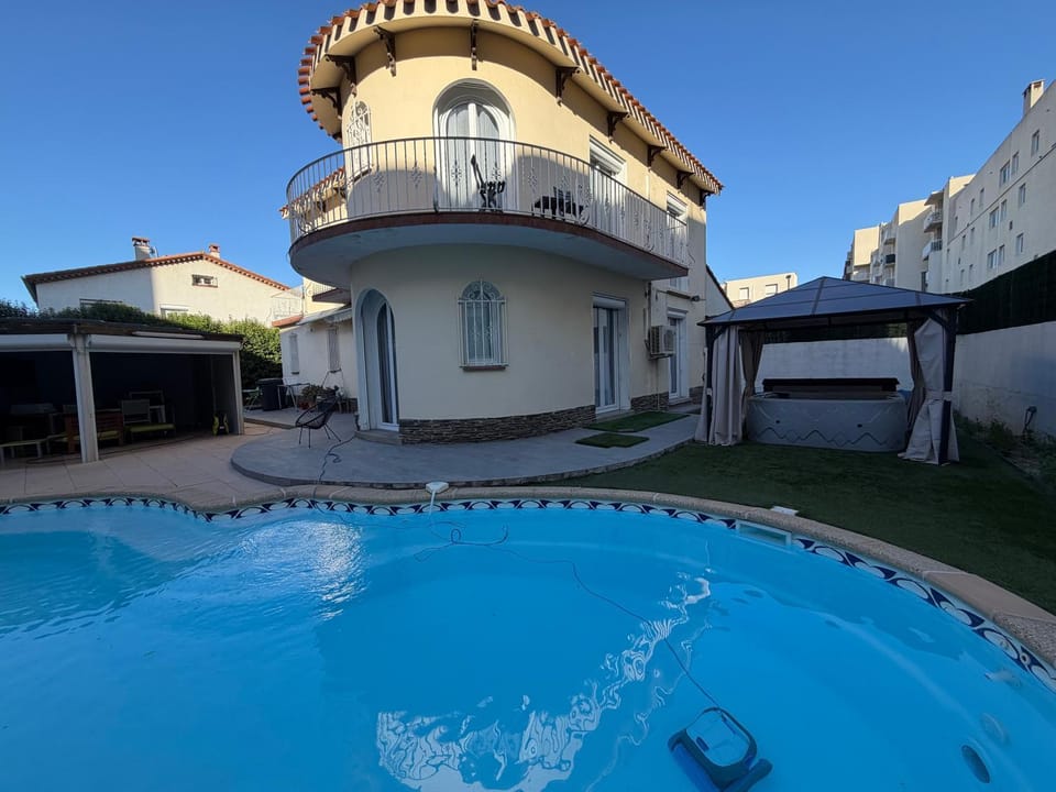 Jolie Villa piscine climatisé 8 pers proche centre-ville Perpignan Villa in Perpignan