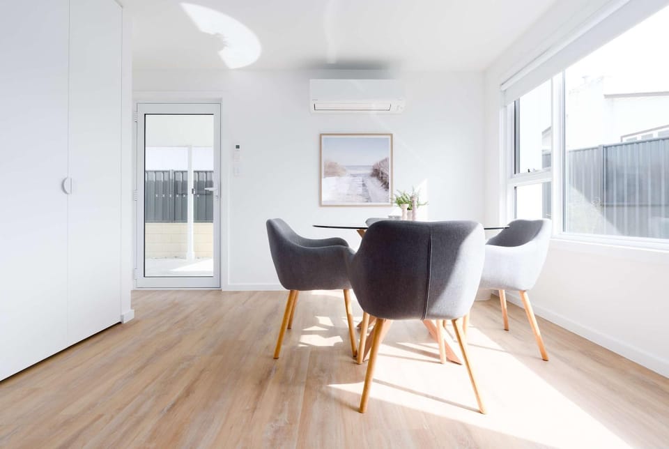 Bright & Airy Coastal abode House in Bridport