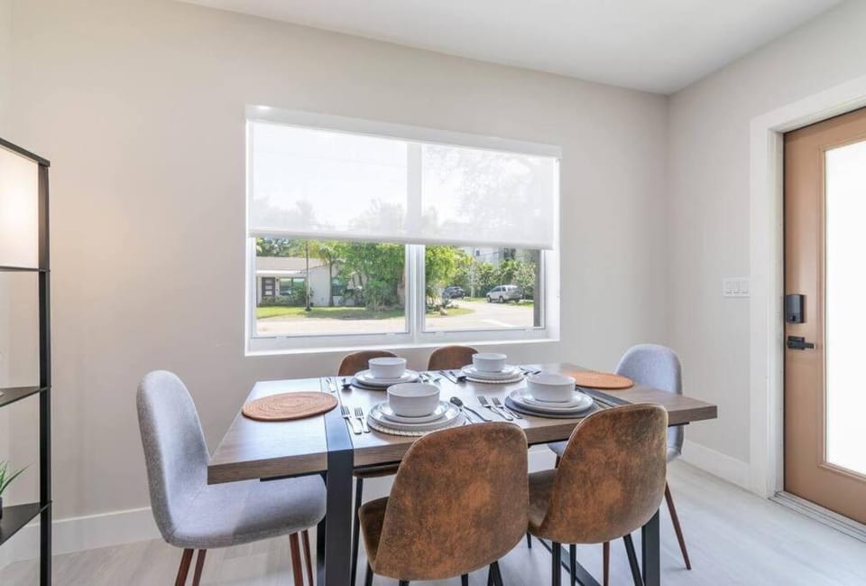 Cozy Victoria Park Retreat Unit 3 - Las Olas Beach House in Fort Lauderdale