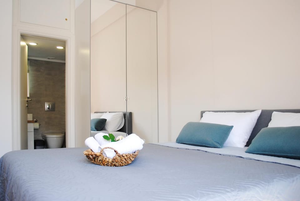 Toilet, Bed, Bathroom, Bedroom, towels, wardrobe