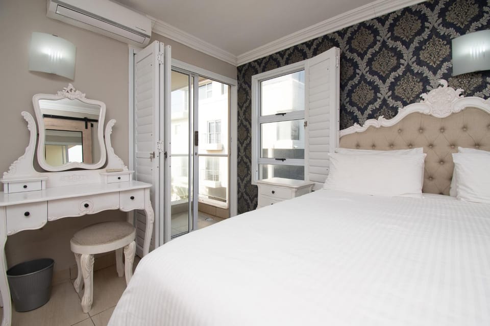 Bedroom, air conditioner