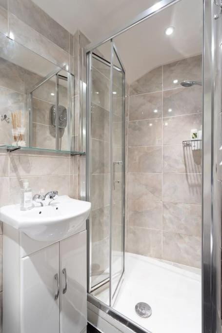 Cosy Little Venice Pied-à-Terre by MoreThanStays Apartment in City of Westminster