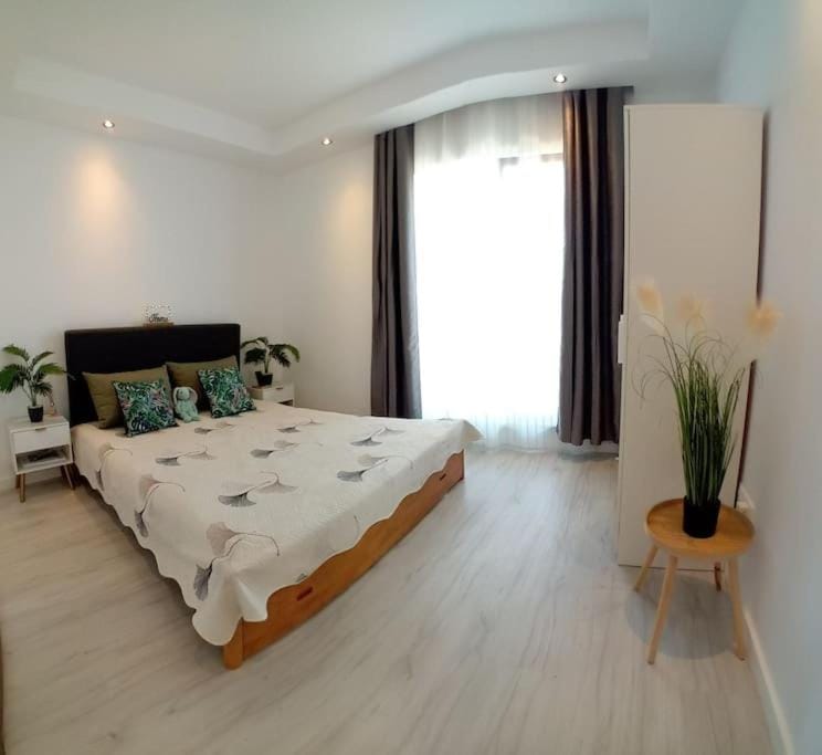 Oaza de relaxare langa Bucuresti, piscina, terasa privata - Cosmopolis Apartment in Romania
