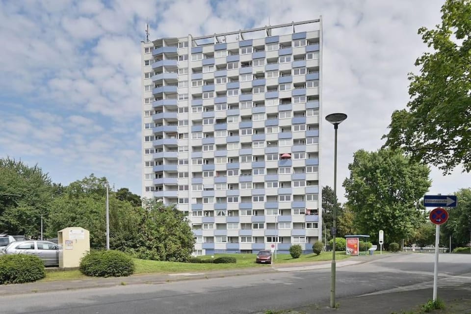 Property building, Neighbourhood, Location