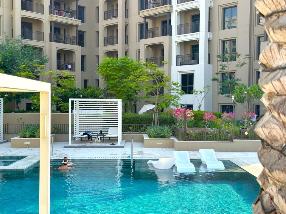 MegaLuxury Flat Resort, Amazing Pool, Burj direct View Apartment in Dubai