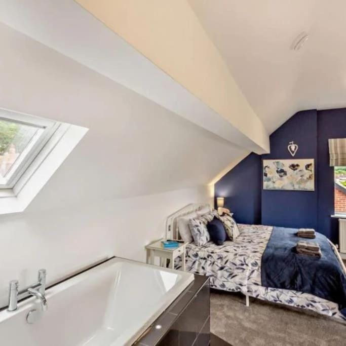 Ty Llwyd - Luxury holiday home sleeping 8, Hot Tub available House in Llandudno