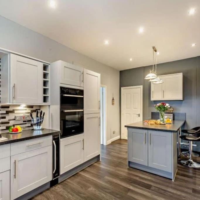 Ty Llwyd - Luxury holiday home sleeping 8, Hot Tub available House in Llandudno