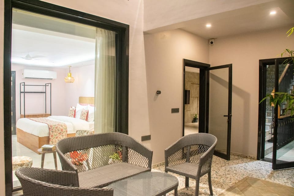 Bed, Balcony/Terrace, Photo of the whole room, Seating area, Bedroom, wardrobe