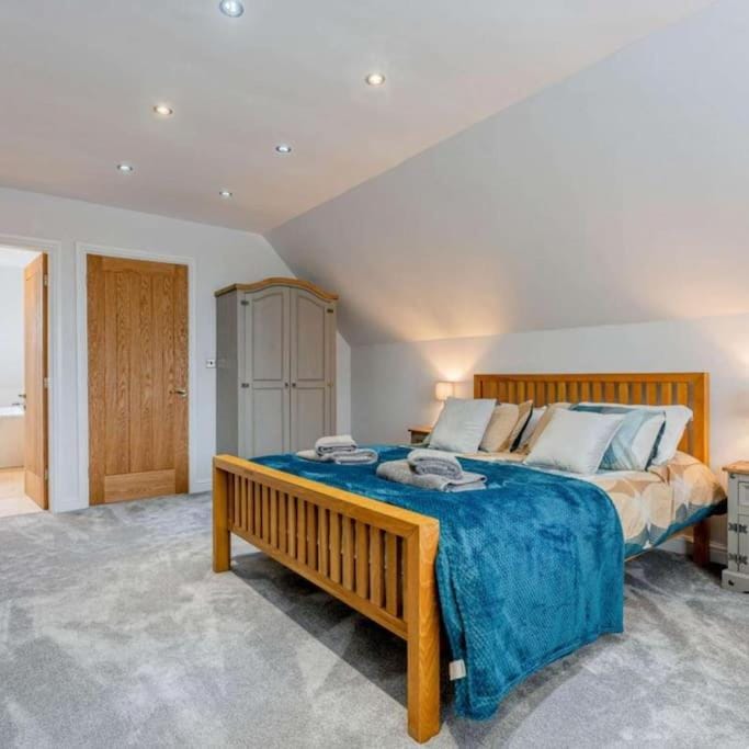 Cysgod Y Dyffryn - Luxury holiday cottage sleeping 8, Hot Tub available House in Clynnog