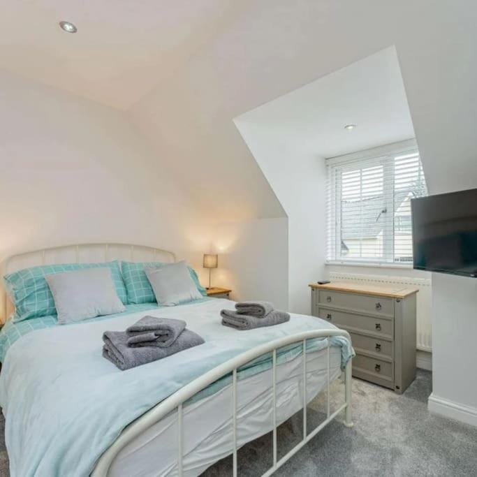 Cysgod Y Dyffryn - Luxury holiday cottage sleeping 8, Hot Tub available House in Clynnog