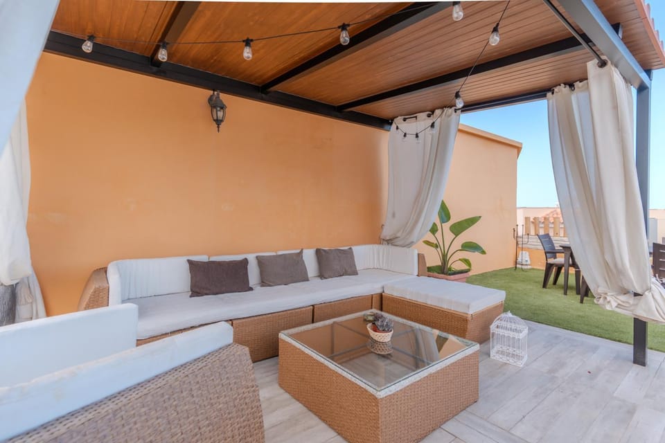 Patio, Day, Balcony/Terrace, Seating area