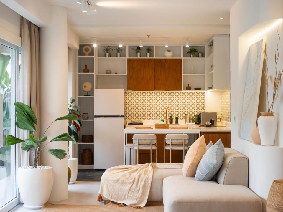 Kitchen or kitchenette, Living room, Seating area, Dining area