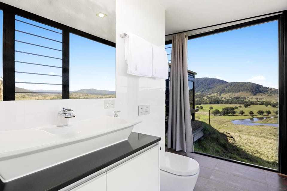 Bathroom, Mountain view