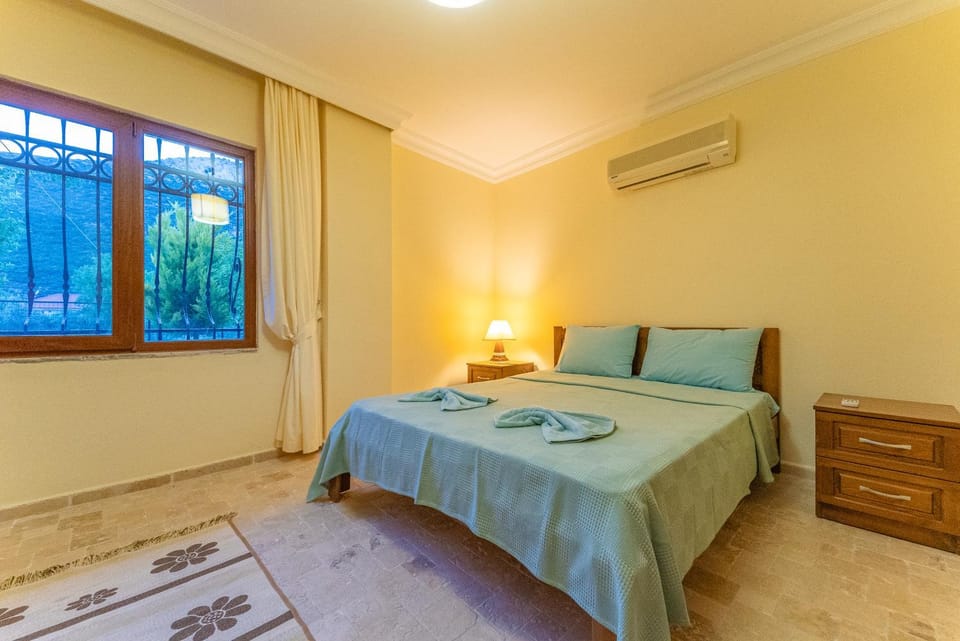 Bed, Photo of the whole room, Bedroom, towels, air conditioner