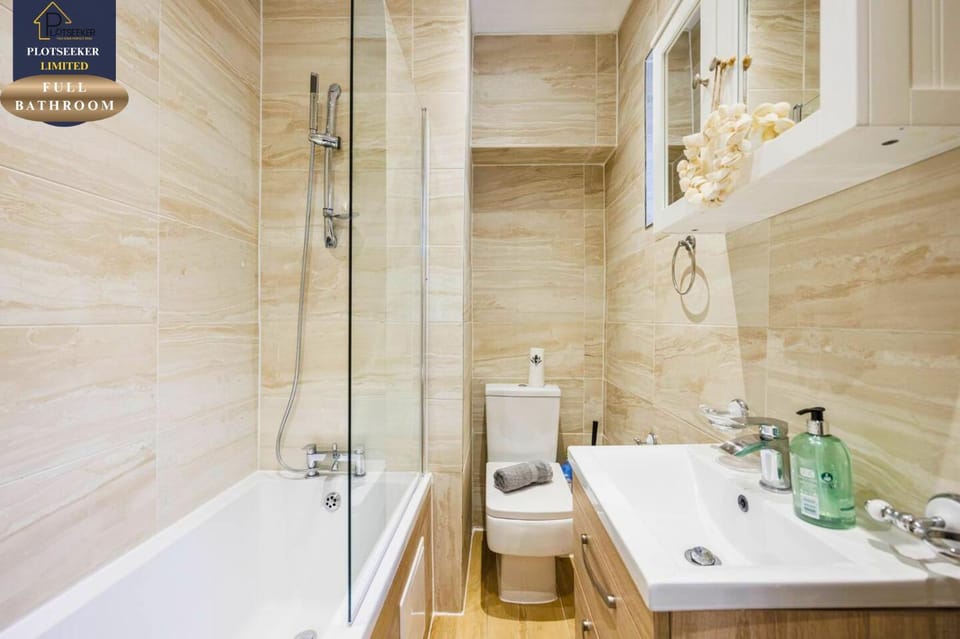 Shower, Toilet, Bathroom, Bath, towels