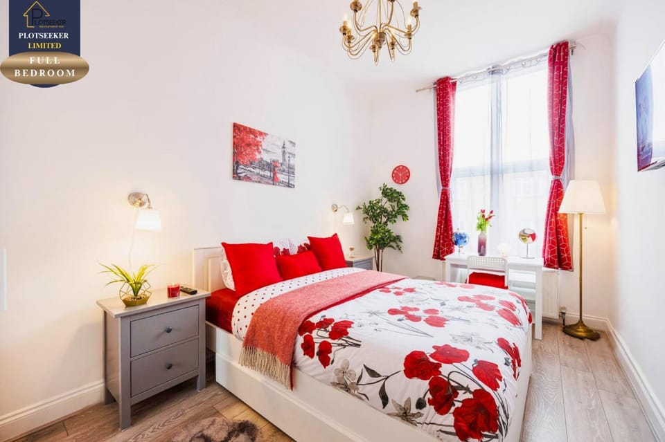 Bed, Photo of the whole room, Bedroom