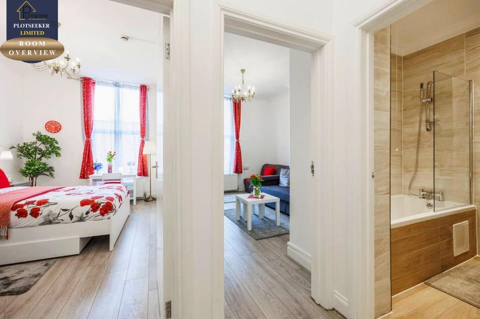 1BR Sleeps 5 1 min to Tube West Kensington Apartment in City of Westminster