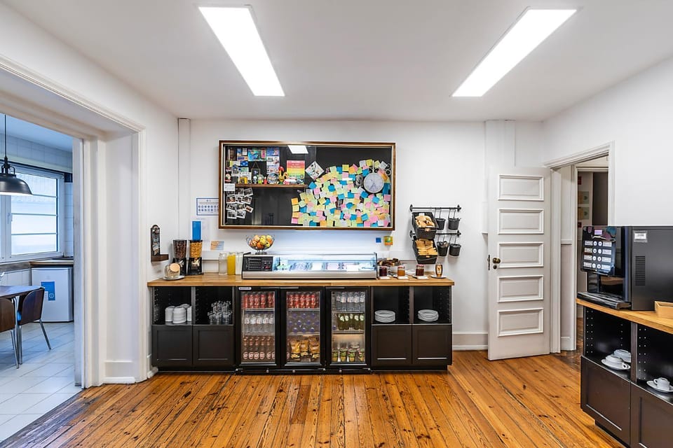 Coffee/tea facilities, Decorative detail, Breakfast, Buffet breakfast, Alcoholic drinks, Non alcoholic drinks