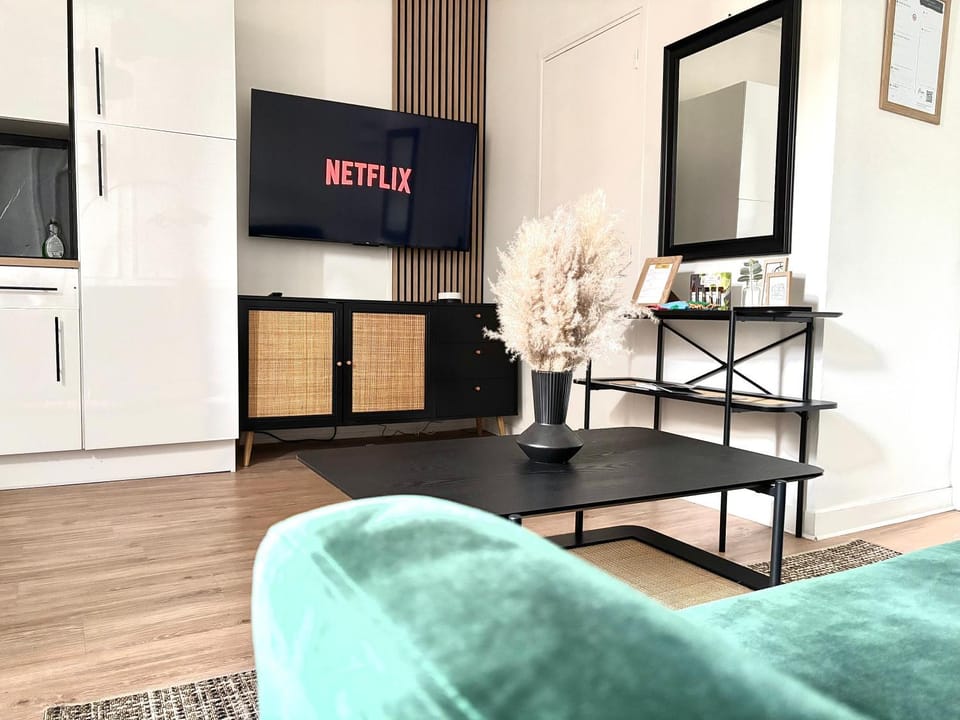 Communal lounge/ TV room, TV and multimedia, Living room, Seating area