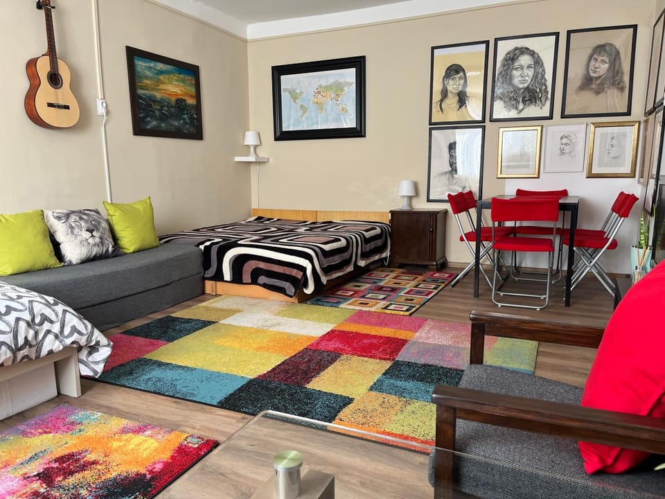 Bed, Living room, Photo of the whole room, Seating area, Bedroom