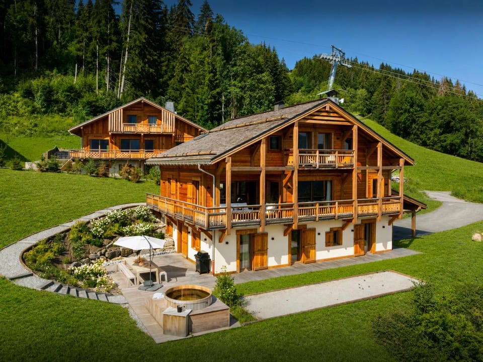 Property building, Day, Natural landscape, Summer, Garden, Garden view, Mountain view