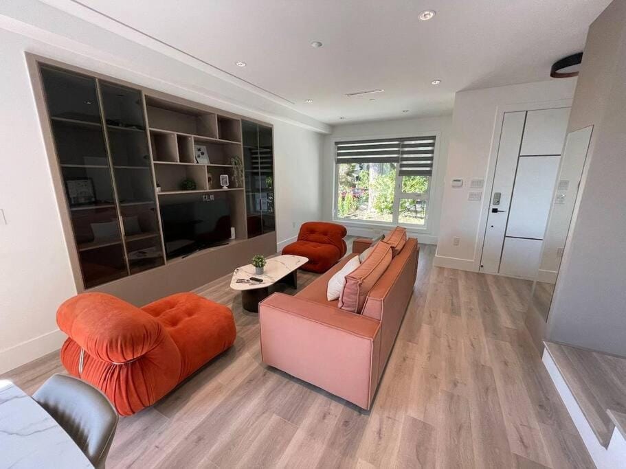 Charming and Modern Retreat in Vancouver Trendy 42nd Avenue Neighbourhood House in Vancouver