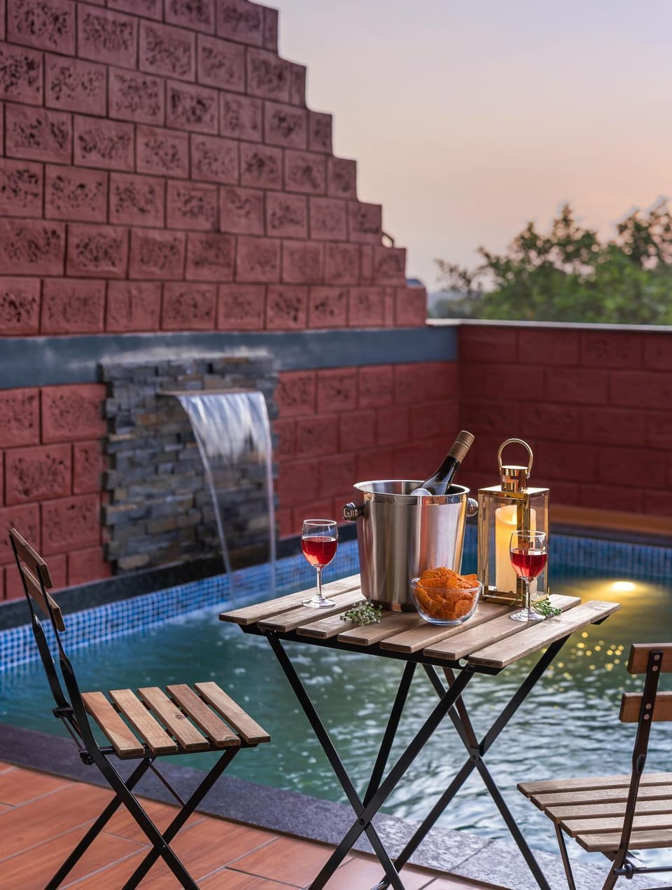 Food and drinks, Seating area, Pool view, Swimming pool