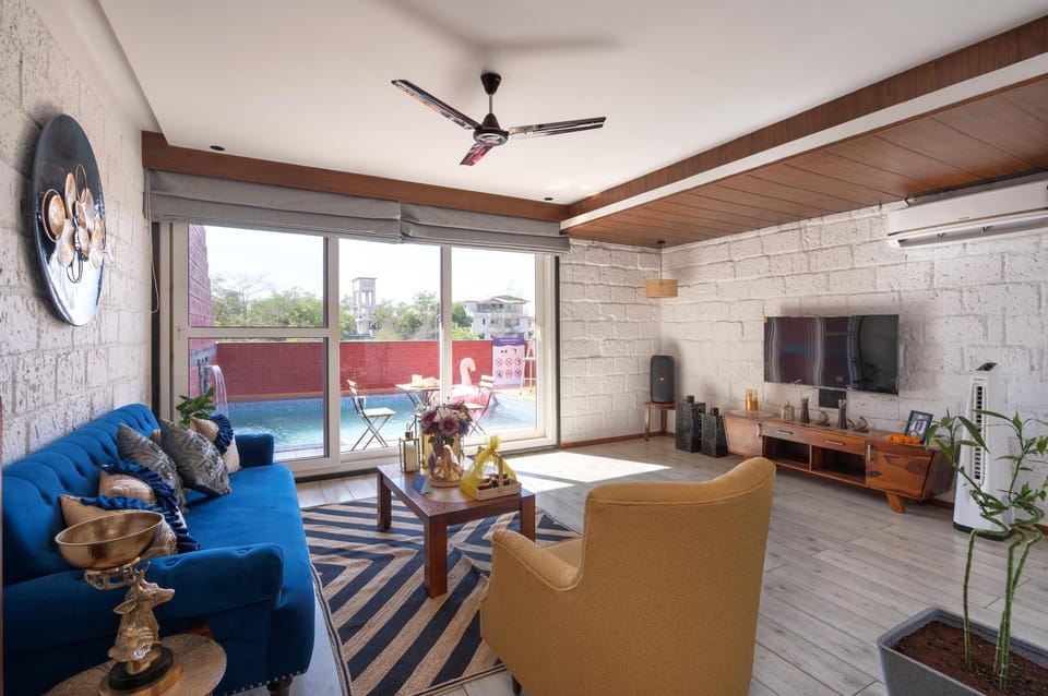TV and multimedia, Living room, Seating area, Pool view, air conditioner