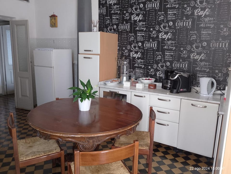 Property building, Kitchen or kitchenette, Living room