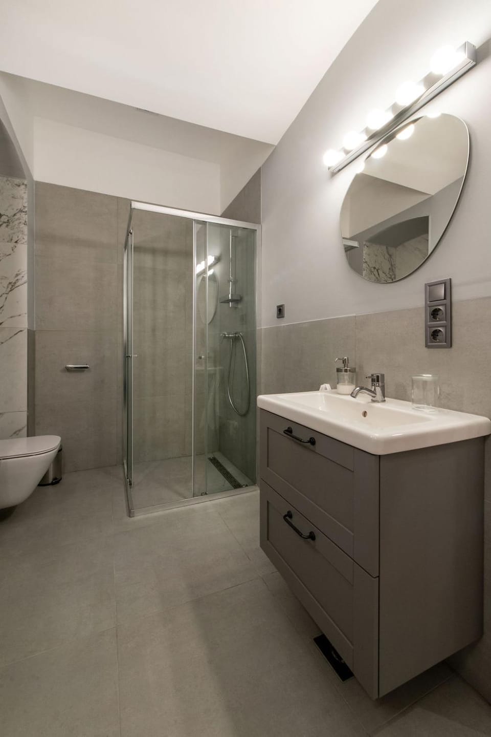 Shower, Toilet, Bathroom