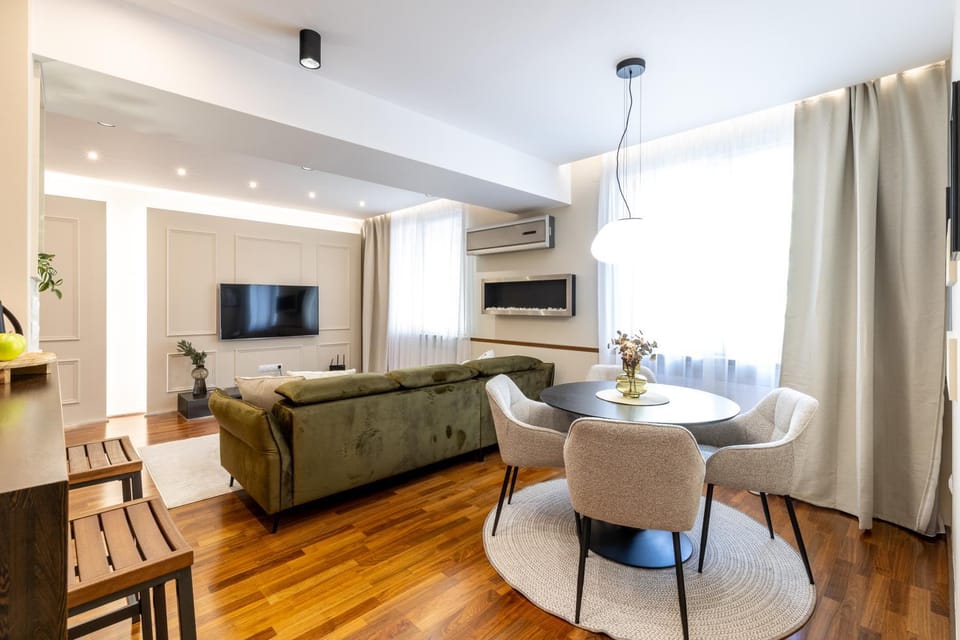 TV and multimedia, Living room, Seating area, Dining area, Evening entertainment
