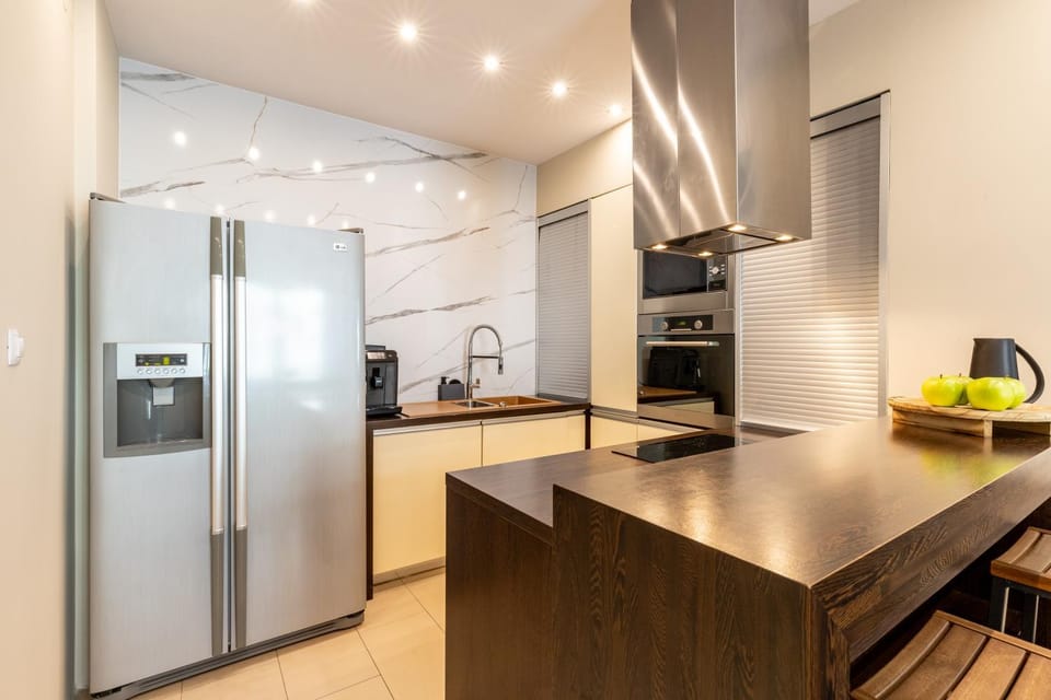 Kitchen or kitchenette, dishwasher, oven, stove